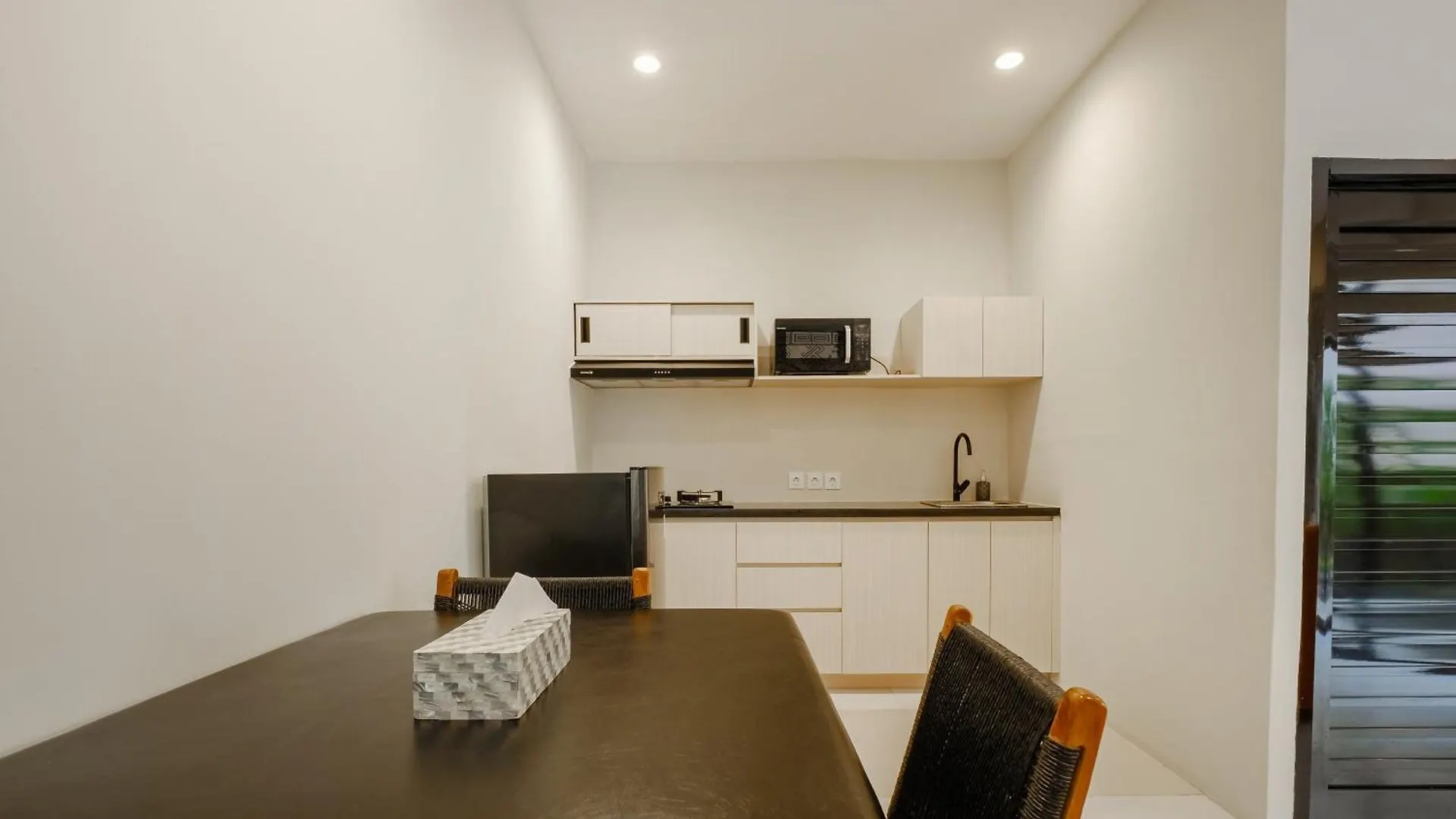 Aparthotel Amelia D Art Deco Suites Seminyak