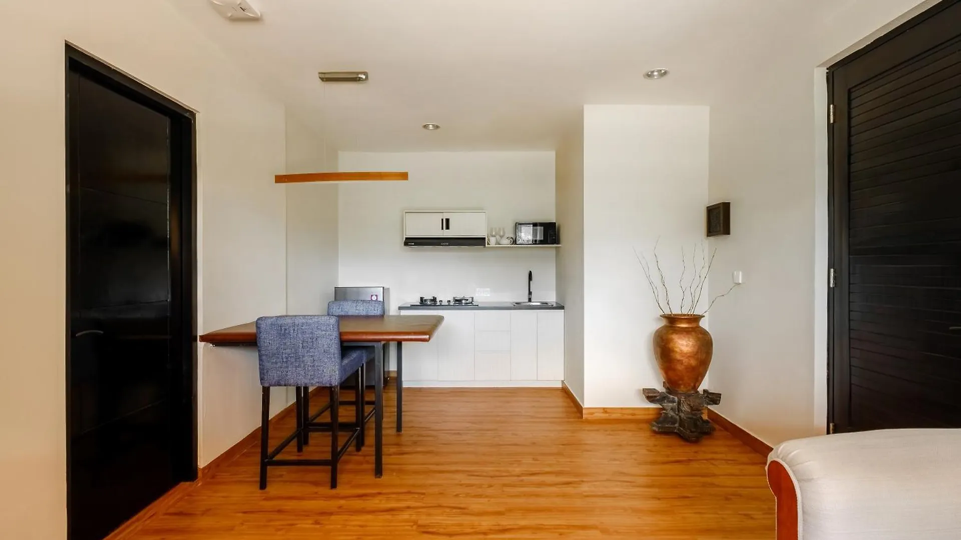 Amelia D Art Deco Suites Seminyak Aparthotel