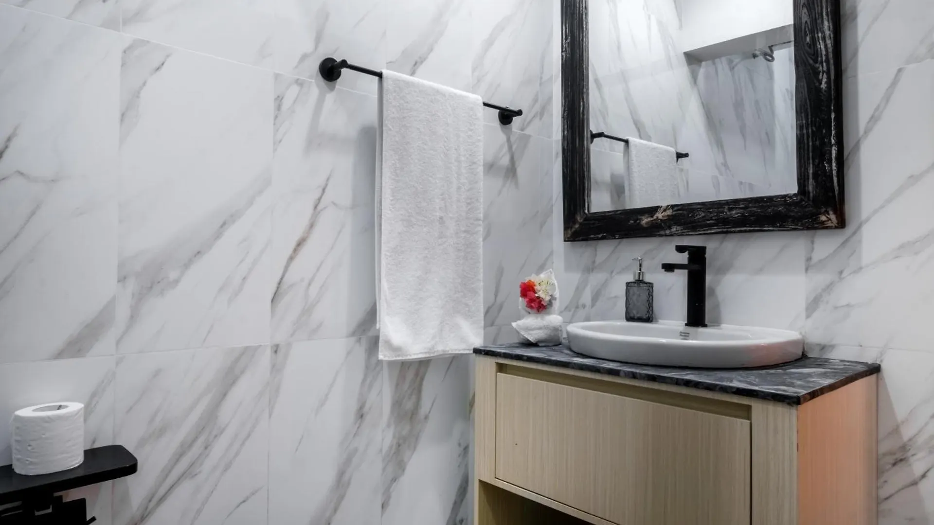 سمينياك Amelia D Art Deco Suites